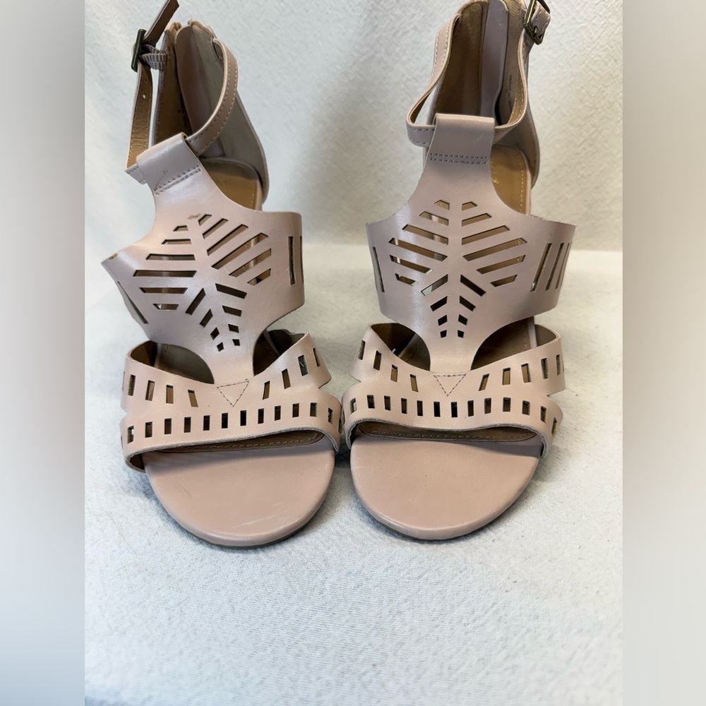 Chic Sofisticated Footwear Nude Color Streetwear Vegan Leather Block Heel Sandal